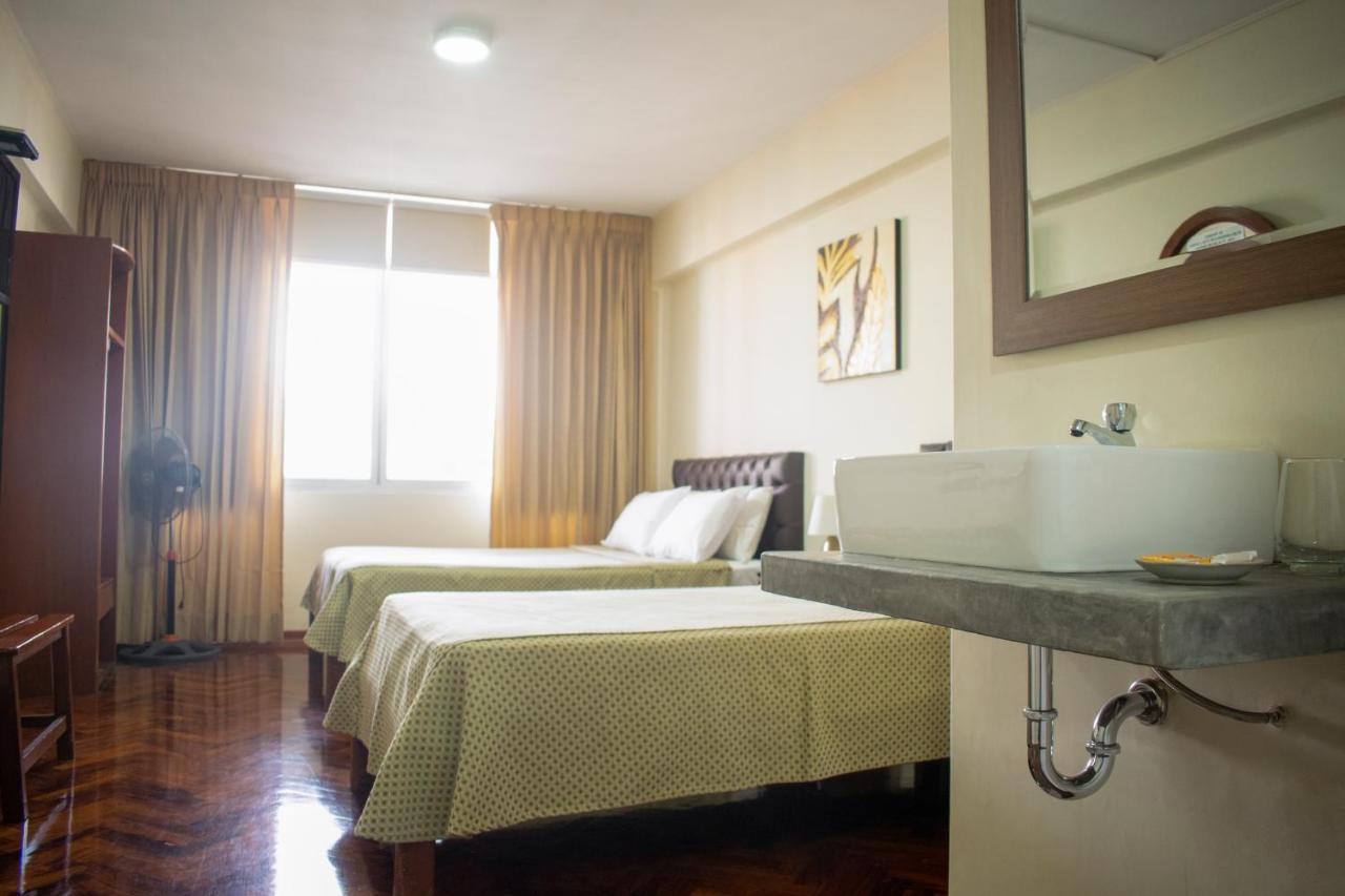 Hostal Solari Трухільйо Екстер'єр фото