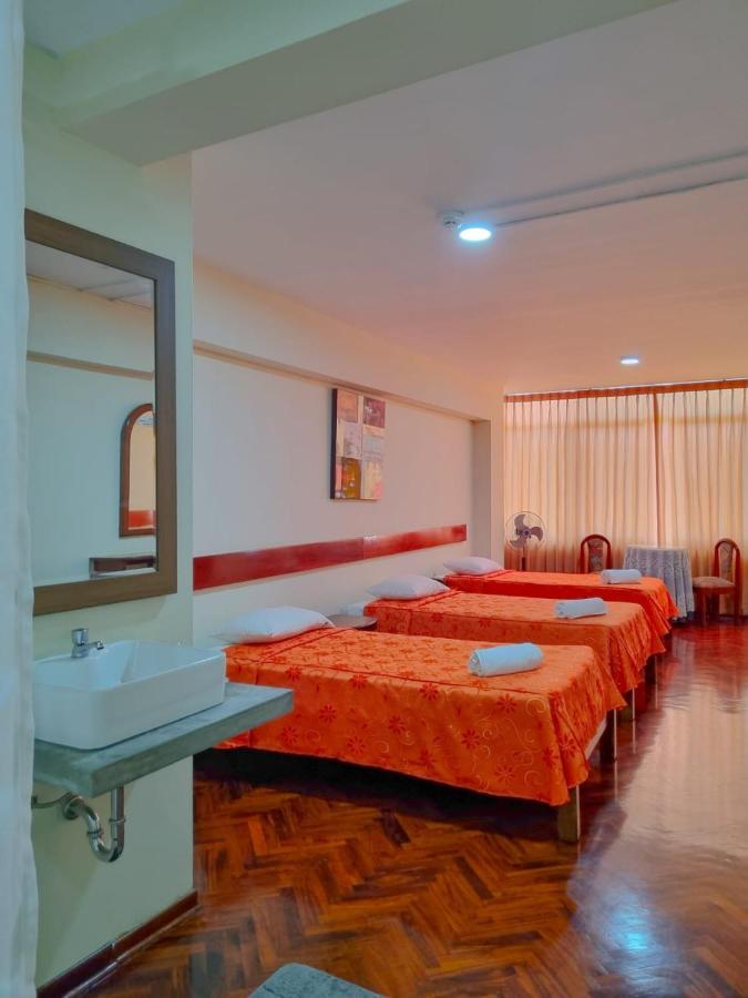 Hostal Solari Трухільйо Екстер'єр фото