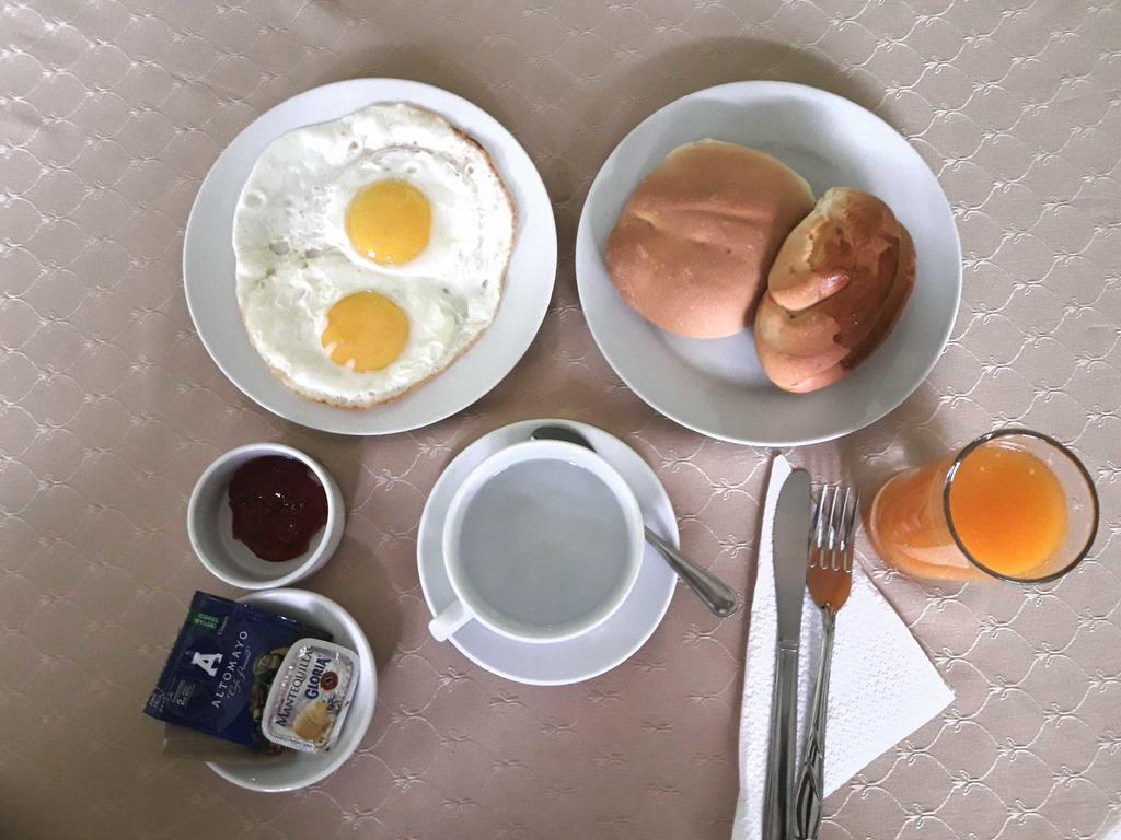Hostal Solari Трухільйо Екстер'єр фото