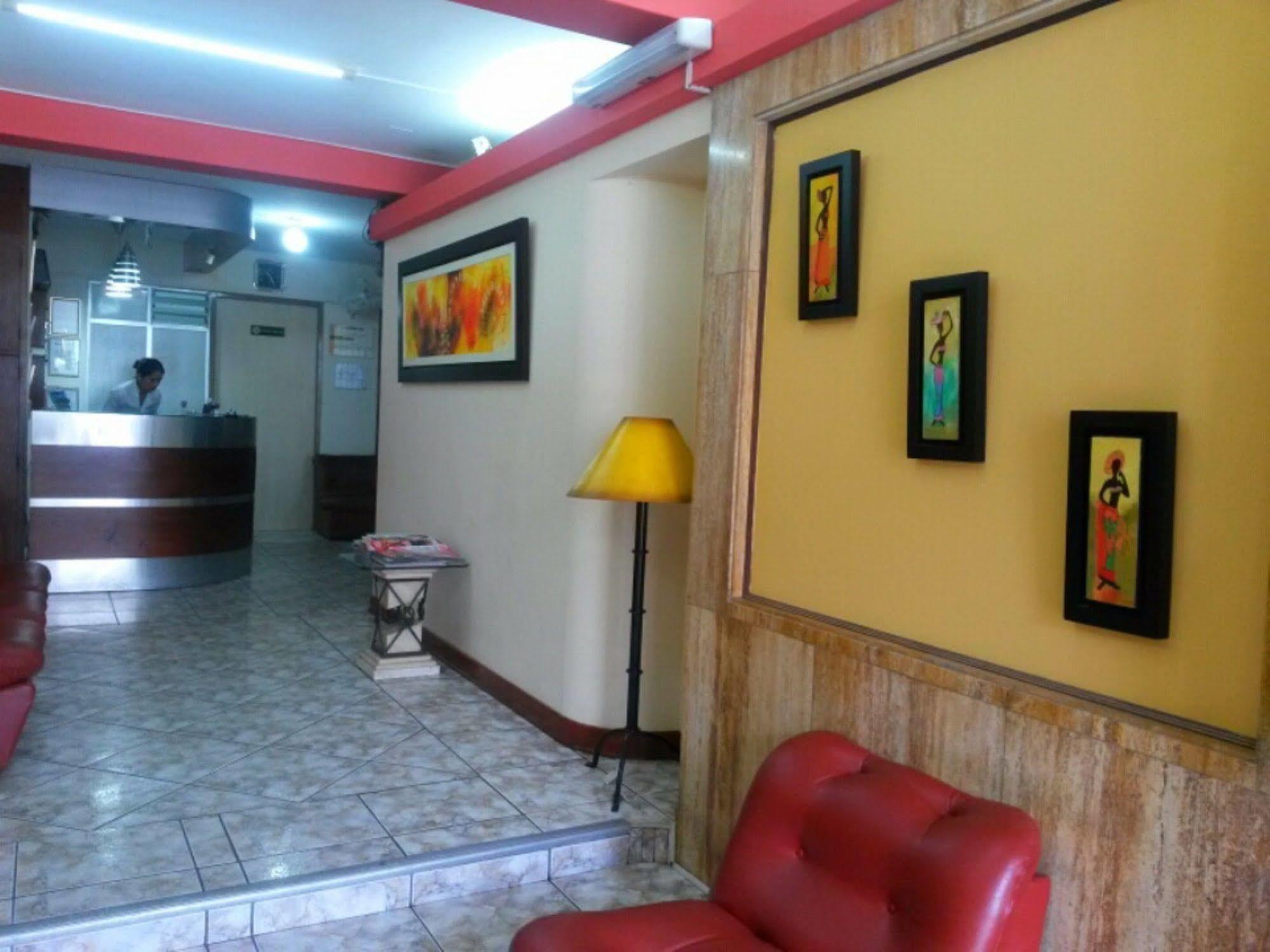 Hostal Solari Трухільйо Екстер'єр фото