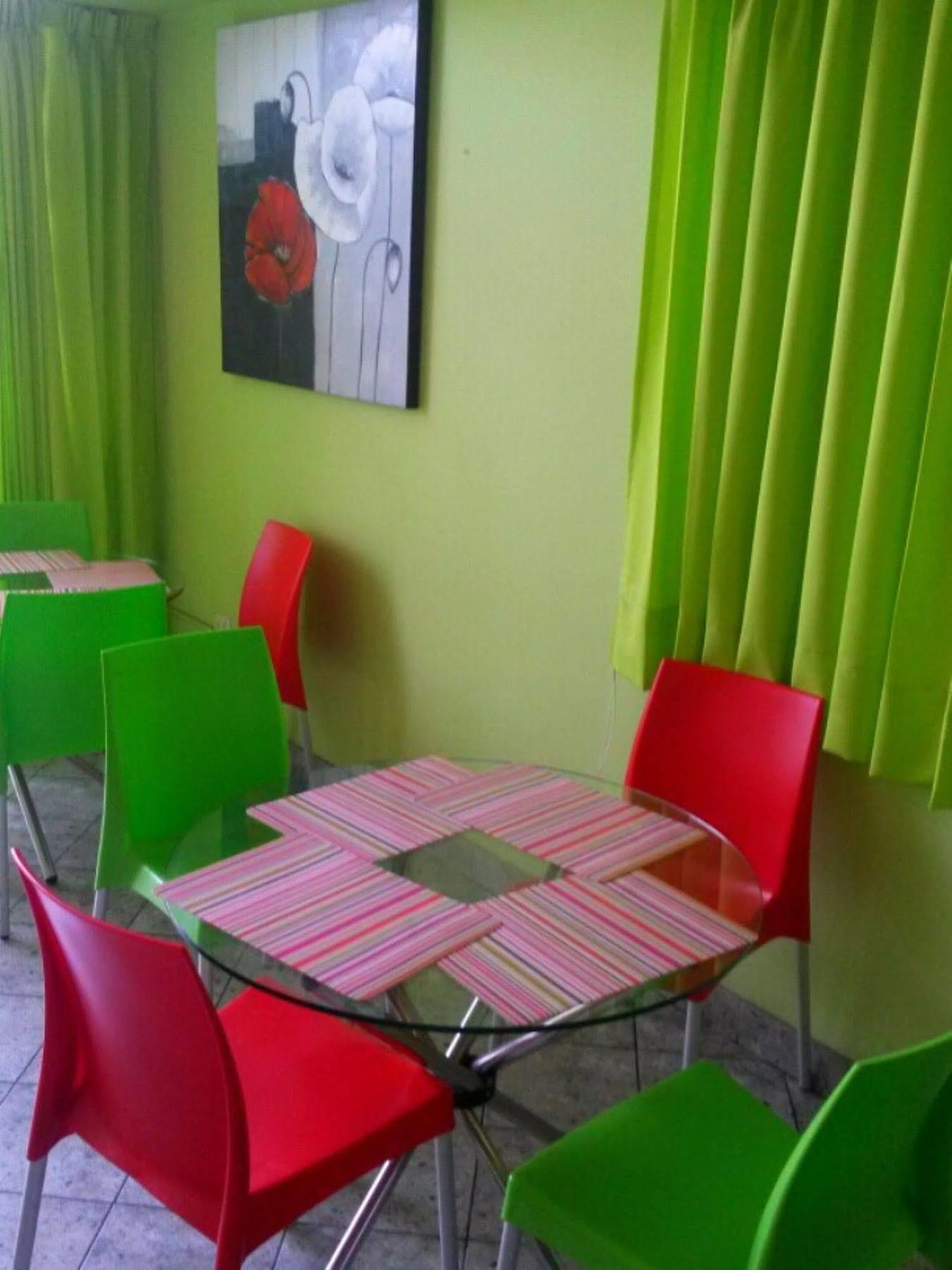 Hostal Solari Трухільйо Екстер'єр фото