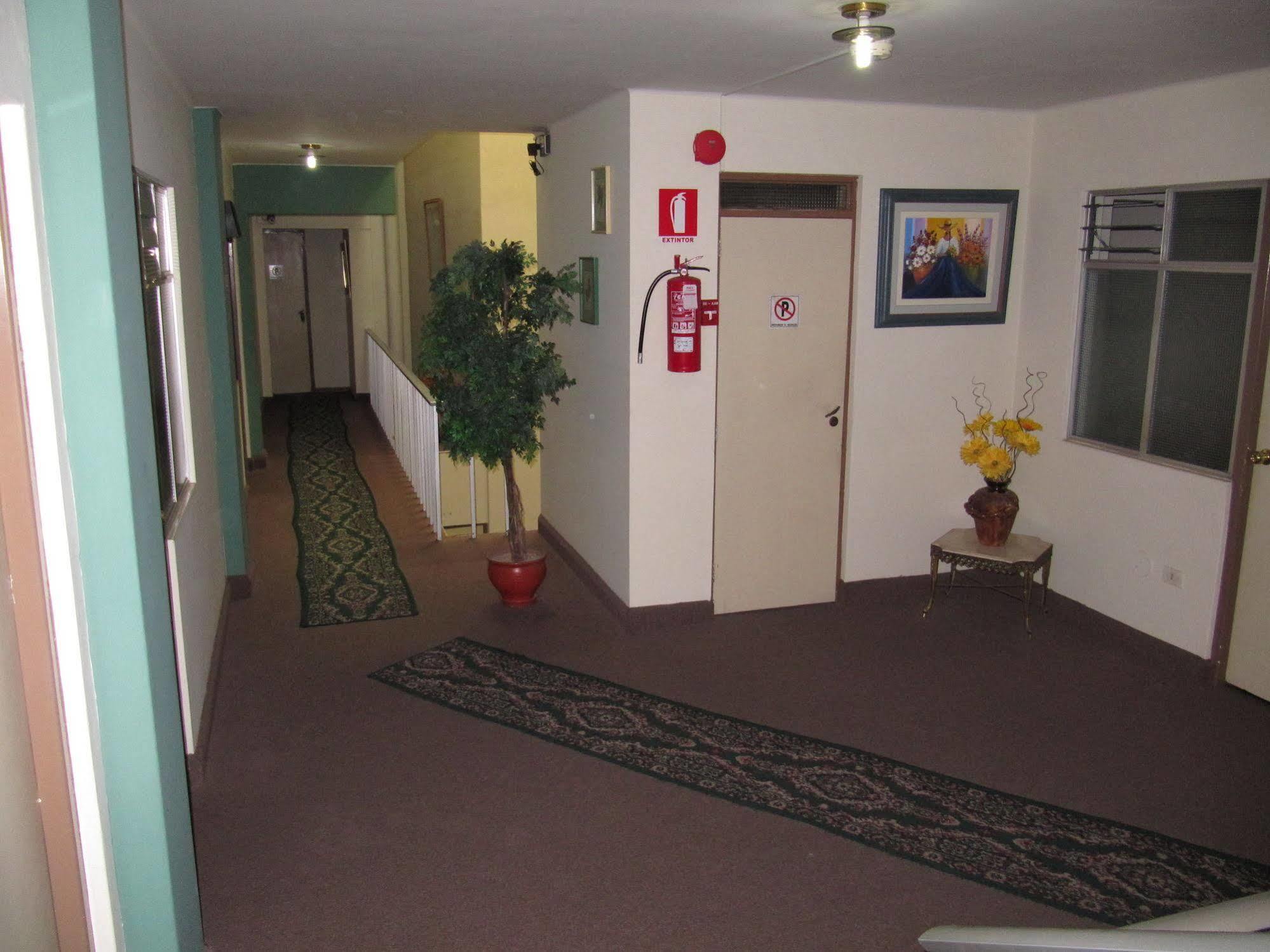 Hostal Solari Трухільйо Екстер'єр фото