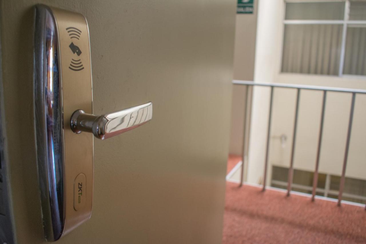 Hostal Solari Трухільйо Екстер'єр фото