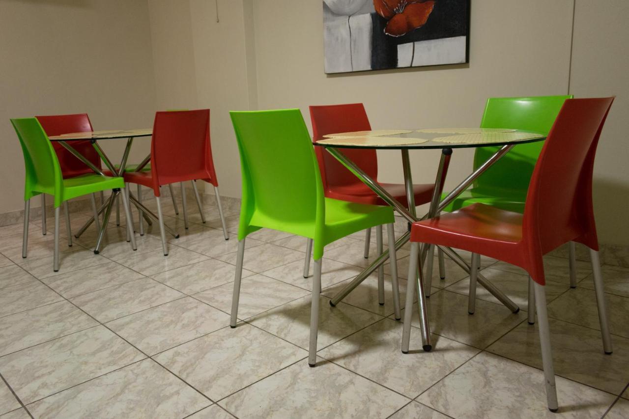 Hostal Solari Трухільйо Екстер'єр фото